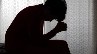 奨学金に押しつぶされ子供も持てない…123万人の外国人労働者を歓迎する高市政権が見ていない｢日本人の現実｣