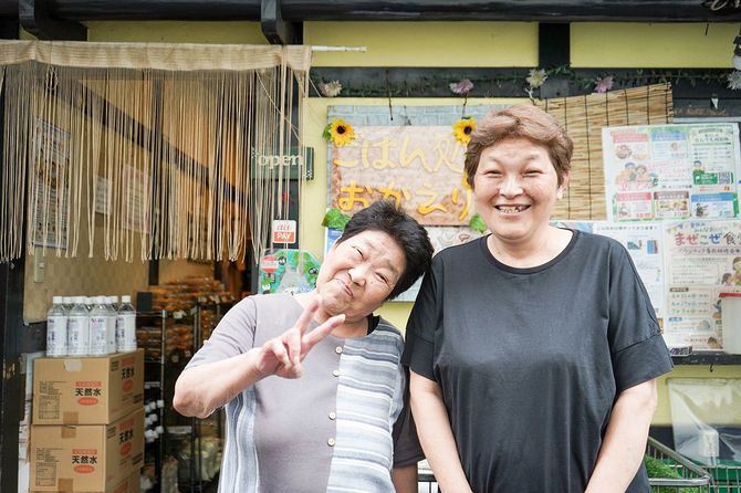 母とは和解し、店を手伝ってもらっている
