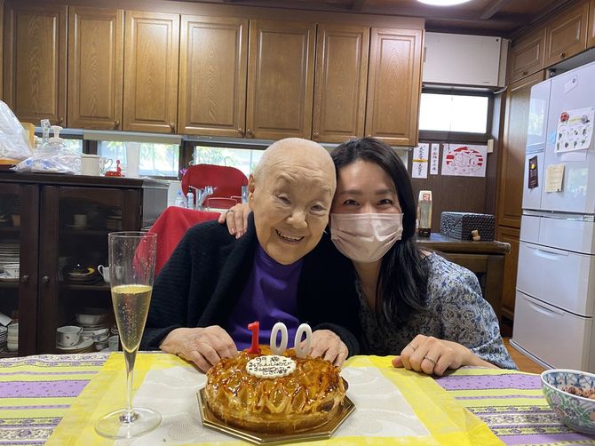 99歳で亡くなった瀬戸内寂聴さん（左）と瀬尾まなほさん