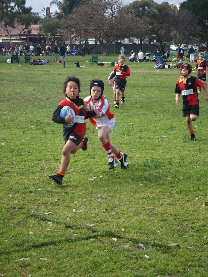 凛輝（手前）は、ラグビーでも非凡な才能を見せた。