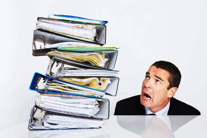 巨大なファイルの山