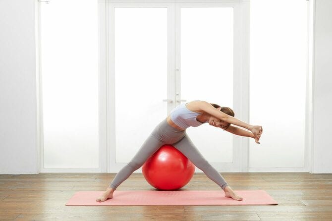 写真⑬　出典＝SAYAKA『バランスボール「美やせ」革命』（プレジデント社）