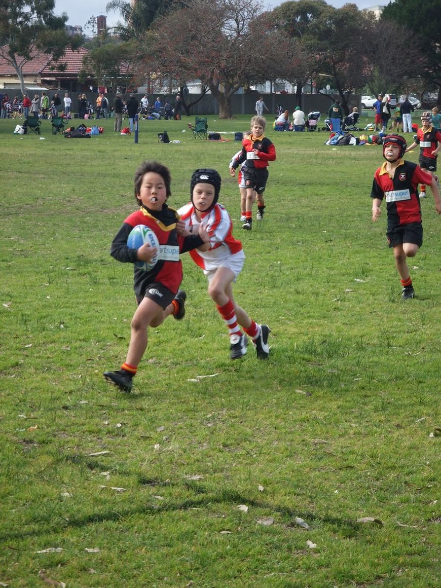 凛輝(手前)は、ラグビーでも非凡な才能を見せた。