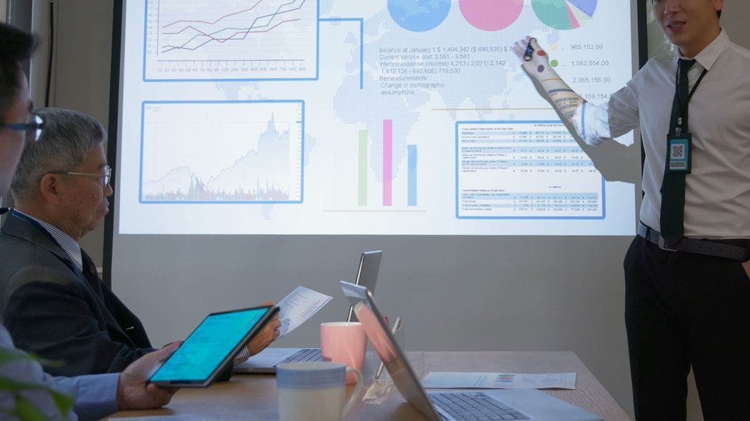 三流は｢プレゼンがよかった｣､二流は｢資料がよかった｣と言う…部下から慕われる上司の"一流のほめ方"