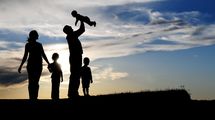 ｢兆候は全くなかった｣夫が自ら命を絶った妻の告白