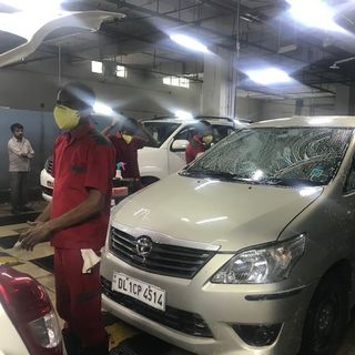 インドのトヨタ店が｢あえて2回洗車｣するワケ 関税率130％のレクサスを 