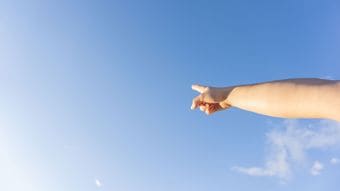 ｢なんで空は青いの｣子の質問への返答でわかる…勉強が好きな子の親が幼少期からしている"さりげない声かけ"