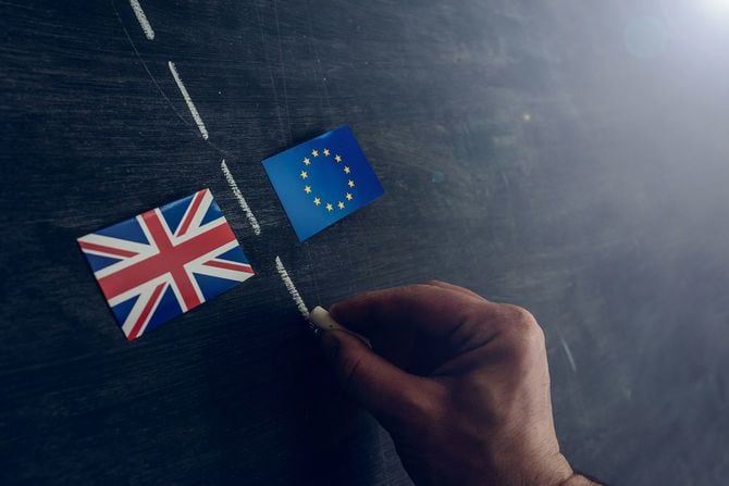 欧州連合とイングランドの間に線を引く