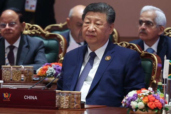 2026年9月13日、中国の習近平国家主席が、インドのニューデリーで開催された第18回BRICSサミットの「BRICSプラス／アウトリーチ」形式の会議に出席した