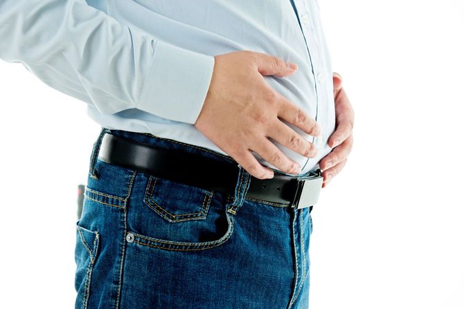 おなかが出ている男性