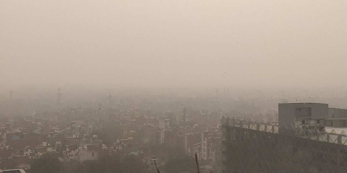 インドで深刻化する大気汚染。街がスモッグでおおわれている