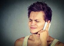 アメリカで話題"スマホと脳腫瘍"の関係性