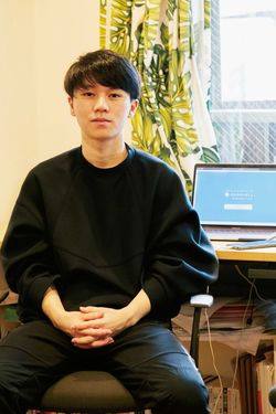 同級生らが昨秋から就職内定を決める中、大空は卒業後に就職せず、NPO事業へ専念すると決心した。