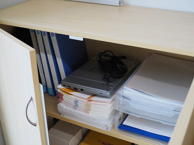 ロッカーにしまわれたパソコン