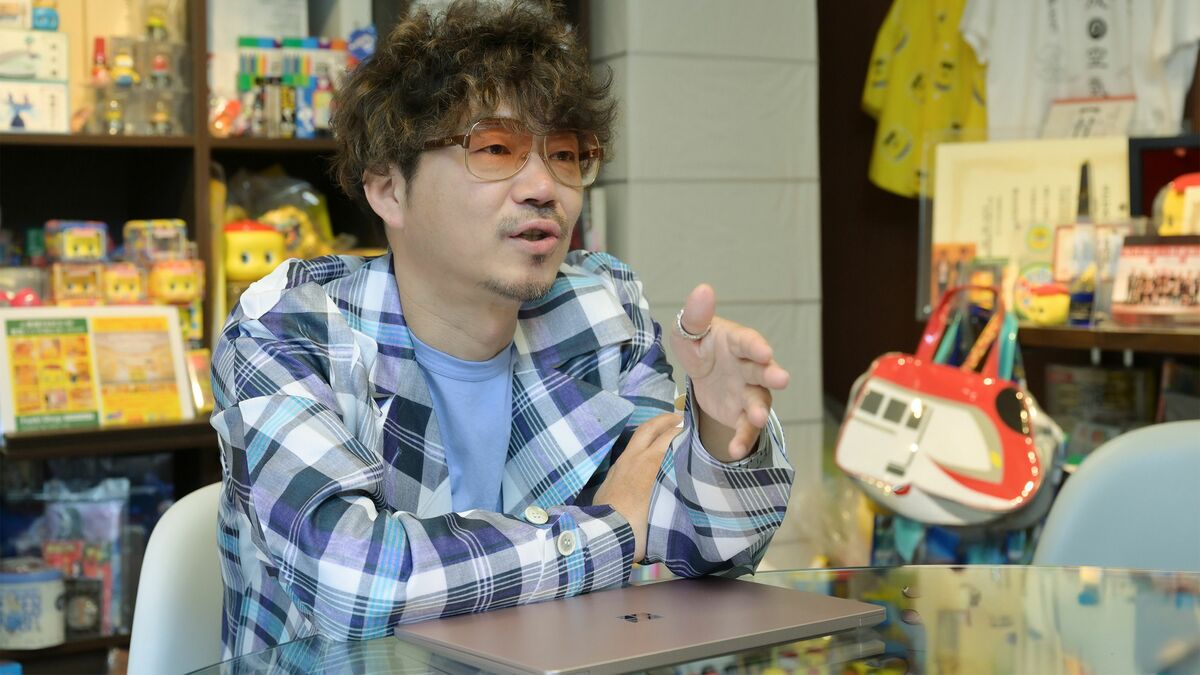出世絶たれ→脱サラ49歳の大逆転...企画1000本却下された男の「金色のミャクミャク」がトランプ大統領に届くまで
