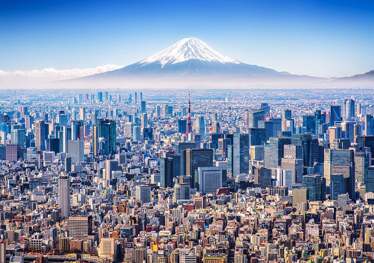 富士山を背景にした東京の都市風景