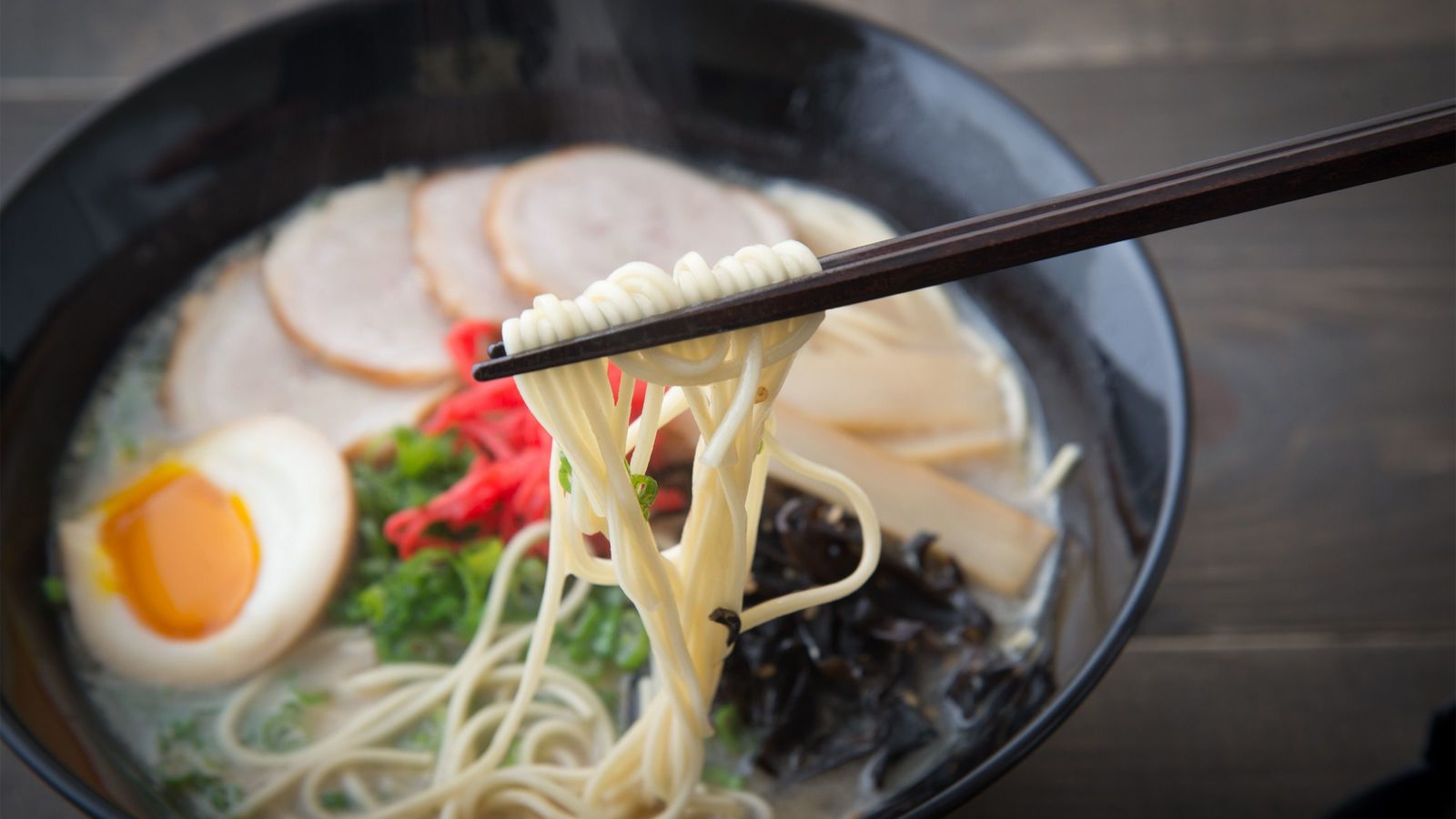 ついに福岡で｢トンコツ系｣が少数派に転落…業界を震撼させる｢豚骨ラーメン離れ｣の3つの理由 豚骨発祥の地･福岡で起きている大異変