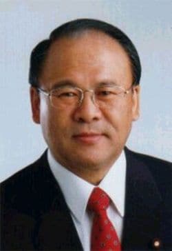 武部新氏の父、武部勤氏（2001年に農林水産大臣を務めた当時）
