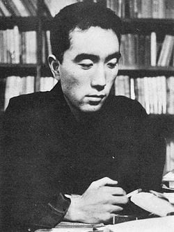 三島由紀夫氏(写真=角川書店「昭和文学全集23巻(1953年10月発行)」より。/PD-Japan-oldphoto/Wikimedia Commons)
