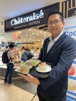 シンガポールに駐在し、同国で事業を担当するシャトレーゼの松岡正将さん