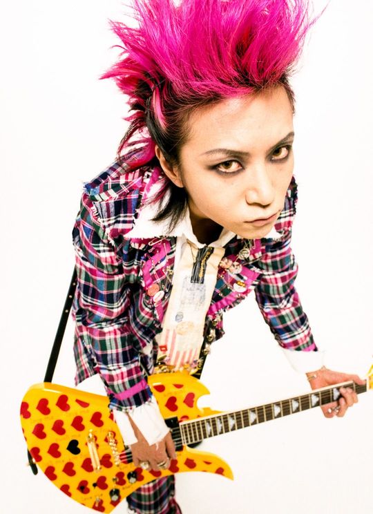 X JAPANのギタリストとして活動したhide。