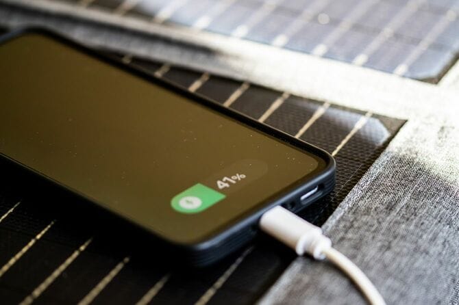 充電中のスマートフォン