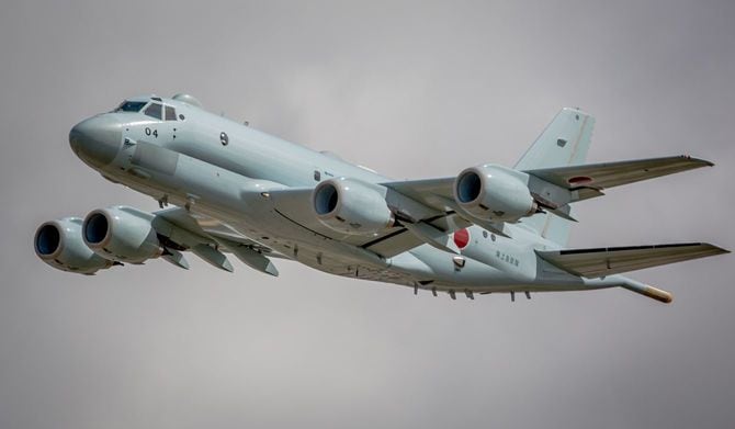 2015年7月18日、イギリスのグロスターシャー上空を飛行中のP-1
