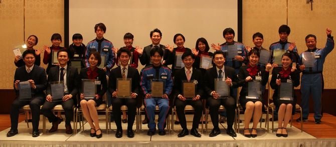 優秀社員表彰で表彰された社員たち