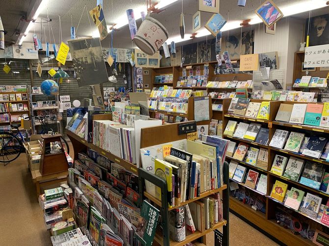 定有堂書店の店内