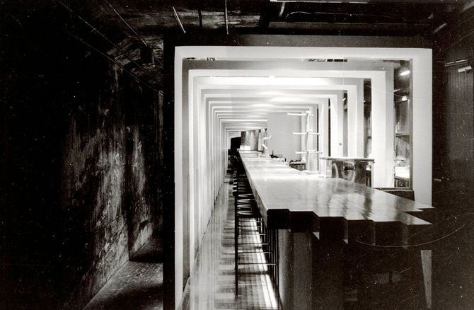 ビアホール・ハートランド「穴ぐら」の店内。