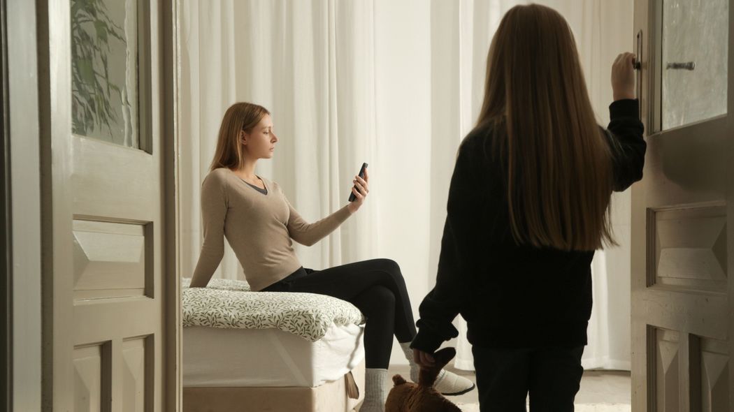 スマホ中毒の親の子供はバカになる…子供といる時間にもスマホをいじる親が失っている｢大きすぎる代償｣