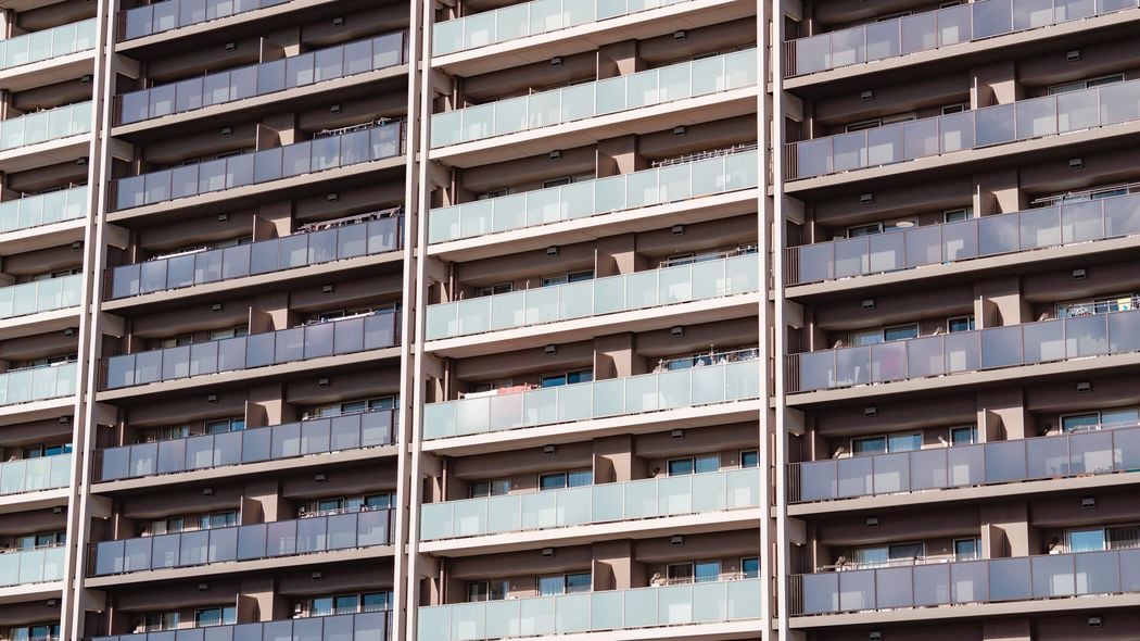 ｢タワマンは将来の廃棄物｣なのに…貴重な現存天守の眼前に高層マンションが次々建つ日本の地方の残念な未来 松江城だけでなく松山城も高知城も泣いている