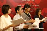 「歌う曲は店舗と同じもので、現在、レパートリーは50曲くらい。その日の気分に合わせて司会が曲を決める」という。