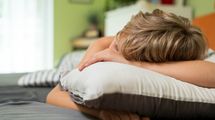｢フカフカの枕｣は睡眠を壊す……東大との共同研究で｢枕外来｣の医師が結論づけた｢体に正しい枕｣3つの条件