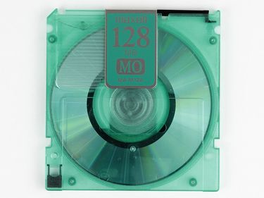 緑電子MOOM MO DISK DRIVE UM-641F PC98モード付 緑電子MOOM MO DISK DRIVE UM-641F PC98モード付 PC周辺機器