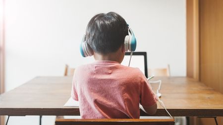 頭は良いがメンタルが弱い 夏休みは勉強漬けだった子の将来が心配なワケ 1万人と面談した産業医が 警告 President Online プレジデントオンライン