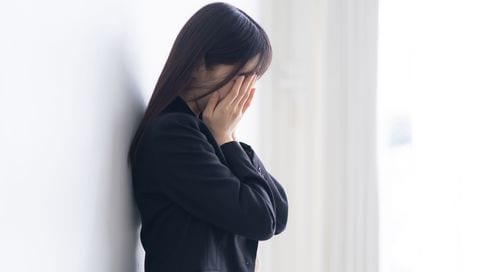 忘年会のパン食い競争で男性上司との
