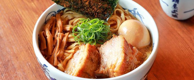武蔵グループの総本店「創始 麺屋武蔵」のラーメン。