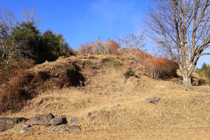 東麓の伝鍛冶屋敷地区より