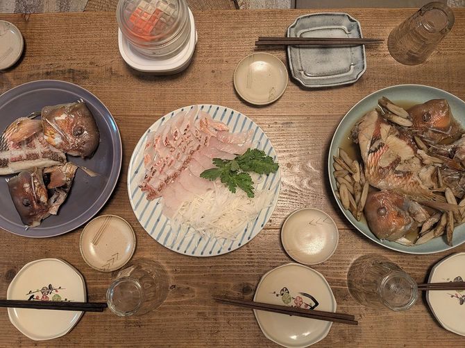 鹿児島県阿久根市産のイラを、宮崎県都城市の芋焼酎「初代藤市」のロックなどと合わせました。飲食のプロたちも満足してくれたようです