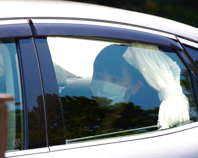 新型コロナワクチン接種のため宮内庁病院を訪れた後、皇居を出られる秋篠宮家の長女眞子さま