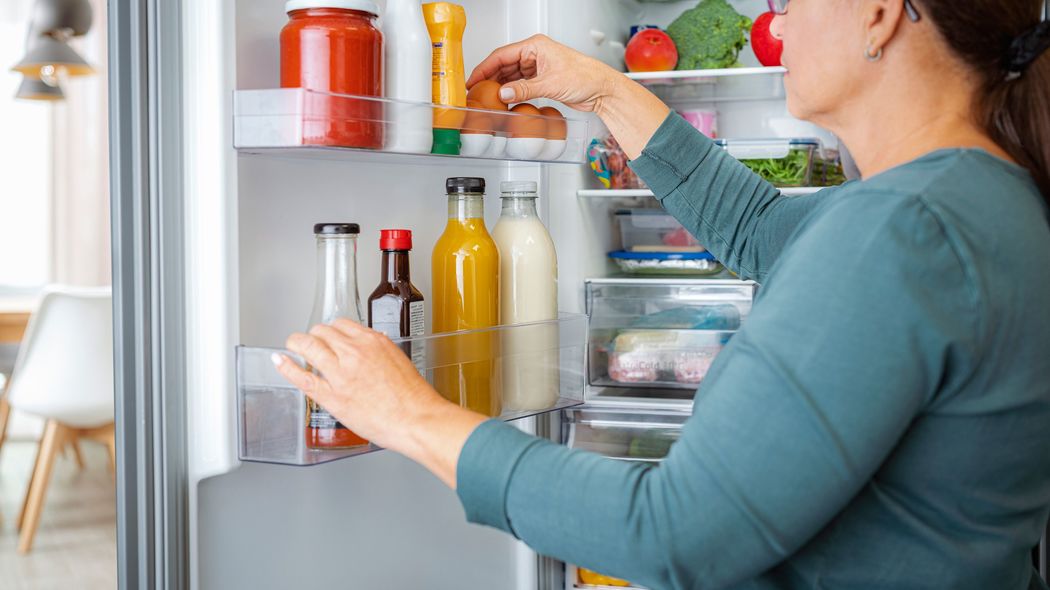 冷蔵庫から取り出し､毎朝食べるだけ…医師が断言｢更年期のイライラ｣に効く"買い置きの定番食材"とは ｢手をかけずに食べられるタンパク質｣がいい