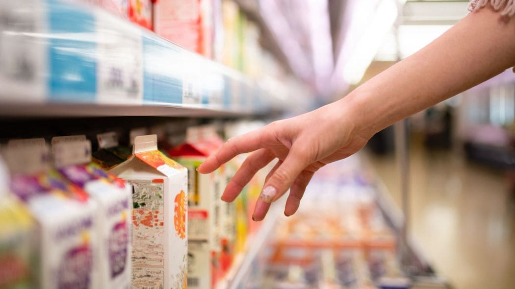 健康どころか肝臓をぶくぶく太らせる…専門医が患者に｢買うのをやめよう｣と説くコンビニで売っている飲み物 食べ物よりも糖分の吸収スピードが早い