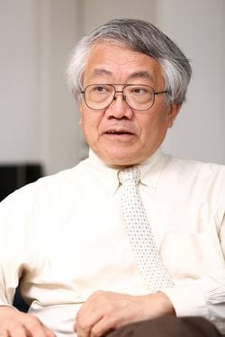 東洋経済の単独インタビューに応じる医師の近藤誠氏=2013年7月31日撮影(写真=東洋経済/アフロ)