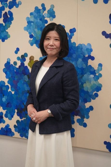 取材後の撮影に応じる田中さん