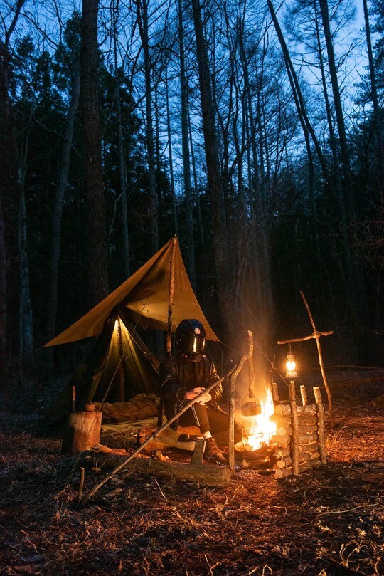焚火をするキャブヘイさん