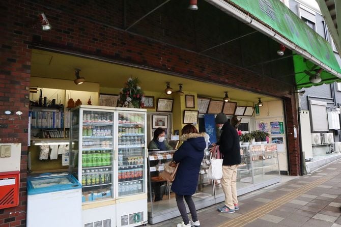 ショーケースには、その日に作ったパンが並ぶ