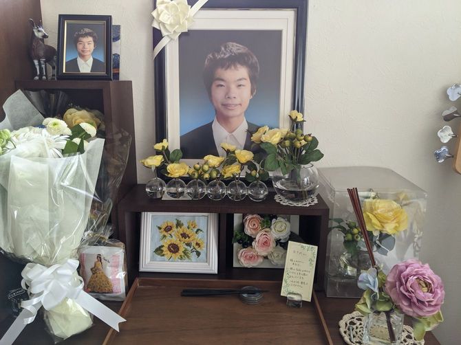 樹生さんの遺影。横断歩道を横断していたところ、乗用車にはねられ亡くなった。