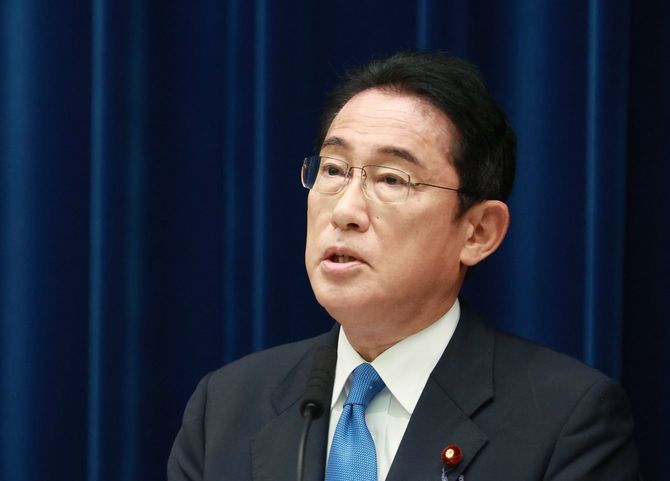 会見で記者の質問に答える岸田文雄首相=2022年8月31日、首相官邸