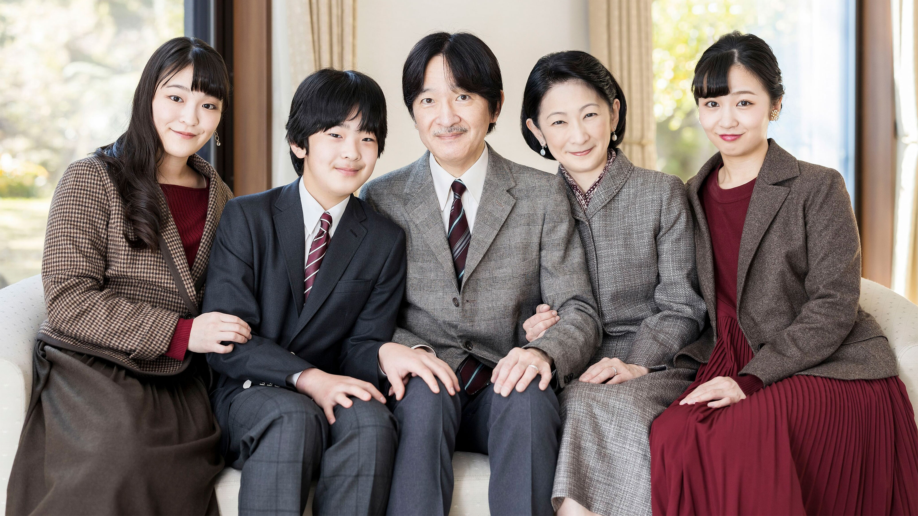 眞子様 眞子さん小室圭さんの｢ドヤ顔｣､佳子さま｢2990円の服｣､愛子さま｢20時まで勤務｣…2024年皇室の｢平穏と不穏｣ ｢悠仁さまは筑波キャンパスを駕籠や馬車でご移動なさっては｣  | PRESIDENT Online（プレジデントオンライン）